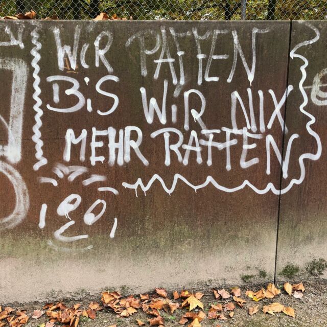 Graffiti-Poesie
.
.
.
#graffiti #poesie #badoeynhausen #loehne #aquamagica #zeitgeist